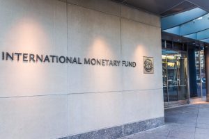 ¿Qué es el Fondo Monetario Internacional (FMI) y cómo funciona?